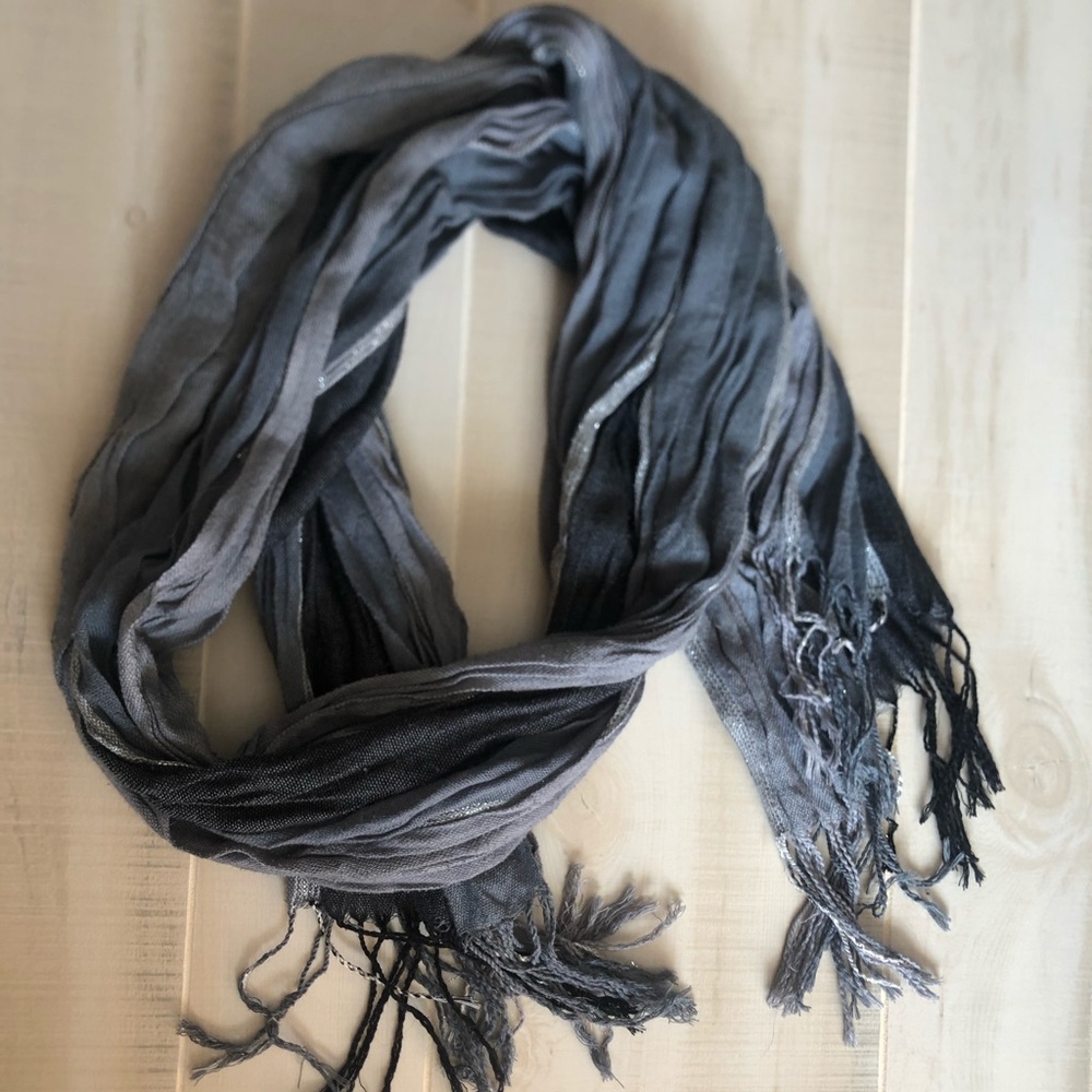Grey tone medium weight scarf